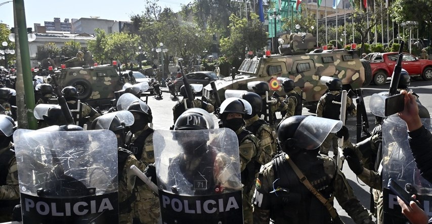 Puč u Boliviji. Maskirani vojnici upali u predsjedničku palaču, tenkovi na trgu