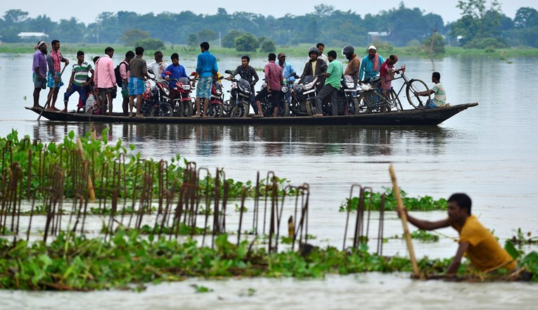 Strašne monsunske kiše u Indiji, 35 mrtvih. 1,5 milijuna ljudi ugroženo poplavom