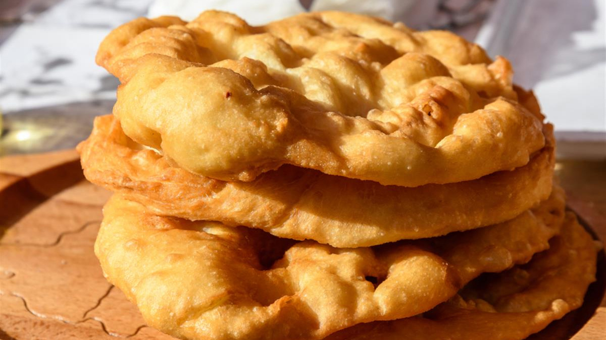 Nekoć glavno jelo na seoskim proslavama, a danas je to na - festivalima