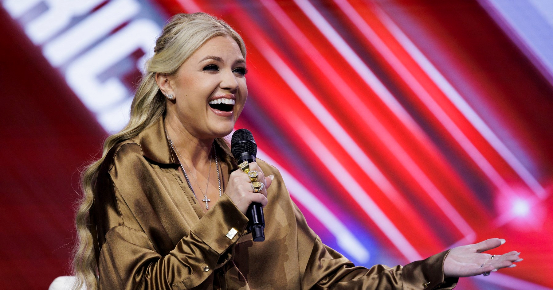 Erika Kirk pohvalila desničarsku alternativu Super Bowlu: "Charlieju bi se svidjelo"