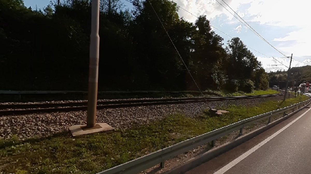 Na 79-godišnjaka u Delnicama naletio teretni vlak, poginuo je