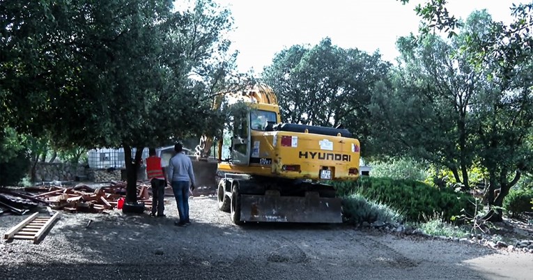 Počelo rušenje najvećeg bespravnog naselja na Krku