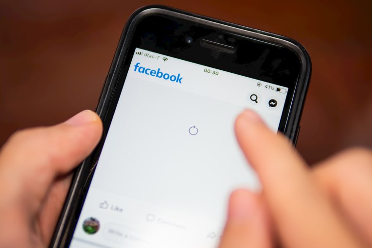 Problemi s Fejsom, Instagramom i WhatsAppom trajali tri sata