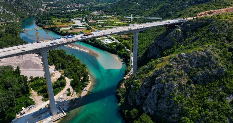 U BiH izgradili spektakularan most. Napuknuo je i prije nego što je pušten u promet