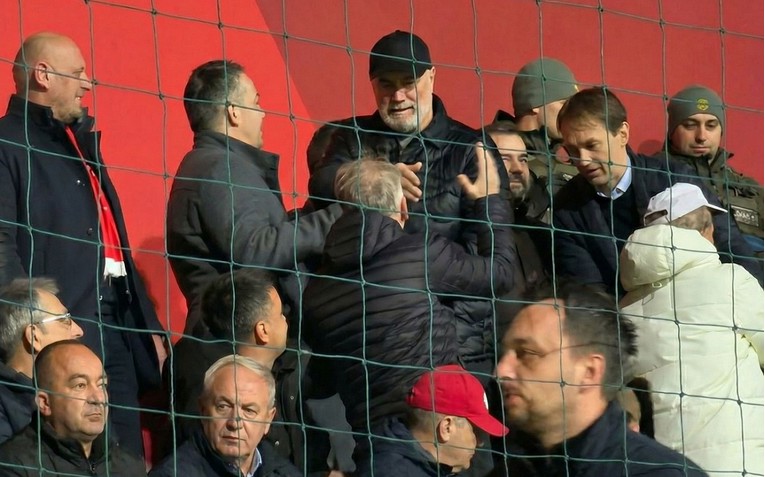 Barbarez je došao na mostarski derbi. Ljudi se ustali i zapjevali Halidove "Ljiljane"