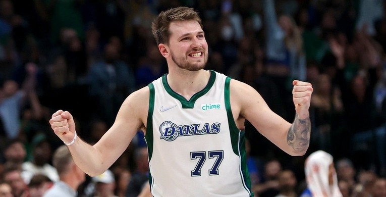 VIDEO Briljantni Dončić se poigrao s Curryjem. Legenda mu čestitala 