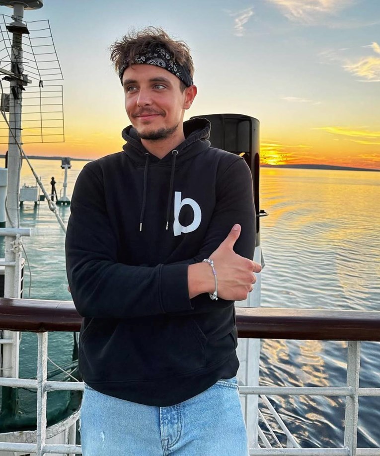 Domaći pjevač koji je svirao na ulicama Trsta natječe se na ovogodišnjoj Dori