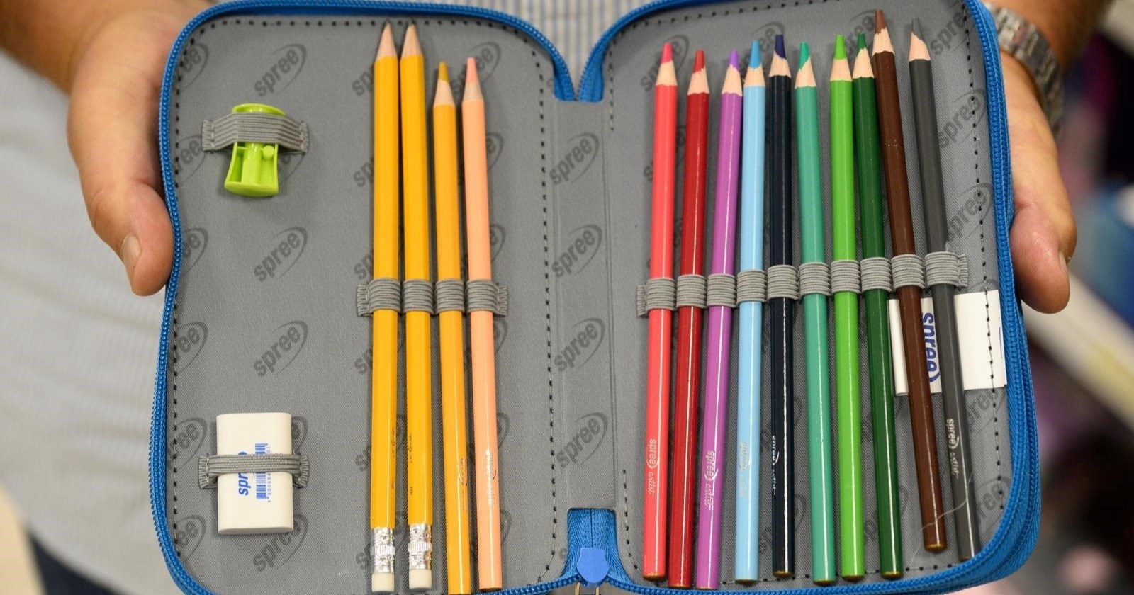 Ovako danas izgleda školski pribor. Prisjetimo se kako je to izgledalo prije