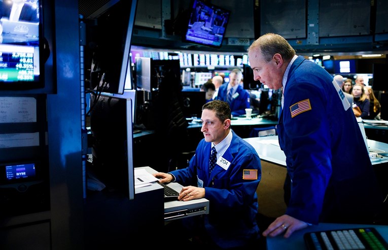 Wall Street pao nakon poruka Feda, ali američko gospodarstvo je i dalje snažno