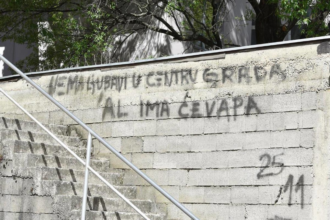 U centru Knina osvanuo grafit koji je nasmijao prolaznike