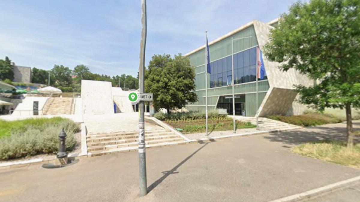 Policija spriječila incident u Rijeci. Maloljetnici htjeli napasti djecu iz Srbije?