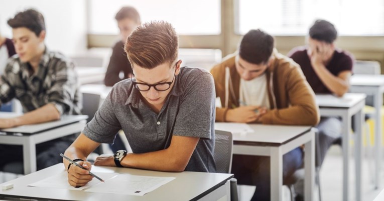 Profesor genijalnim trikom uhvatio 14 studenata kako varaju na ispitu