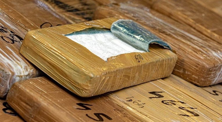 U Dalmaciji uhićen diler, u jednoj večeri prodao gotovo 6 kila kokaina