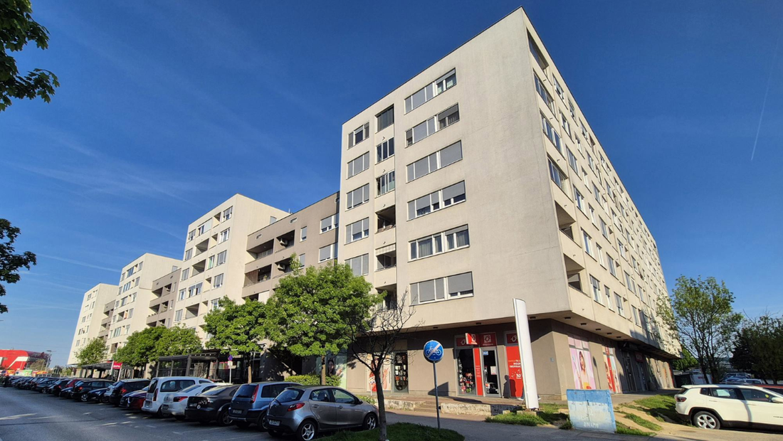 Prodaje se stan na Laništu s garažom za dva auta, pogledajte cijenu