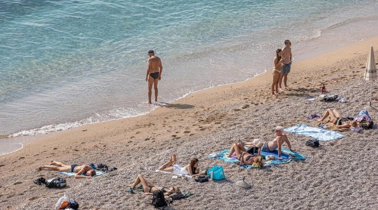 More na plaži u Stonu zagađeno fekalijama, ne preporučuje se kupanje