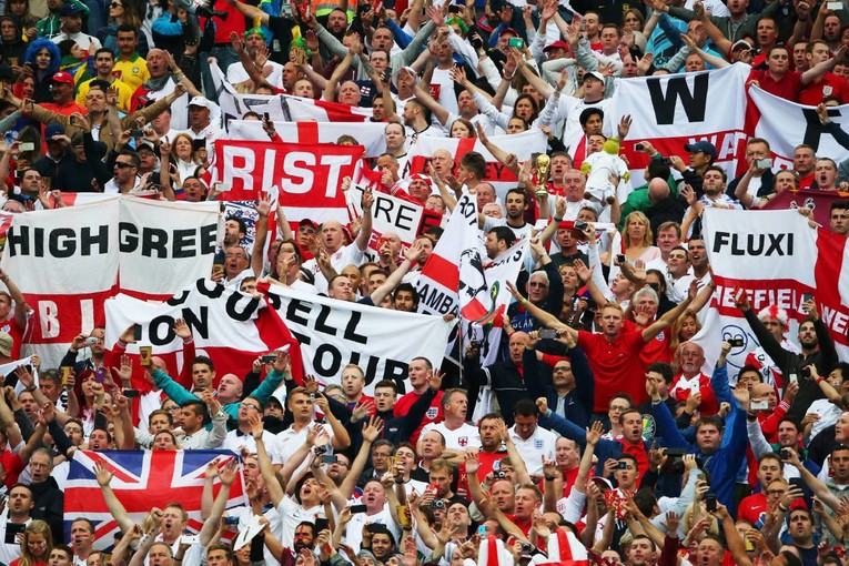 Engleskim fanovima zbog sporne zastave prijeti izbacivanje sa susreta protiv Hrvatske