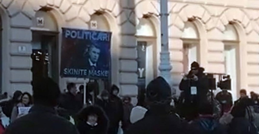 U centru Zagreba održan prosvjed protiv Stožera, pogledajte snimke