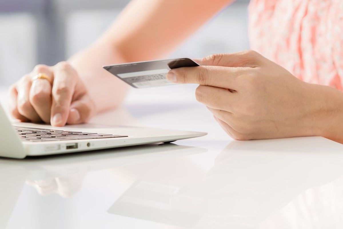 Žena (43) kod Đakova mislila da trguje kriptovalutama, prevarena za više od 5000 eura