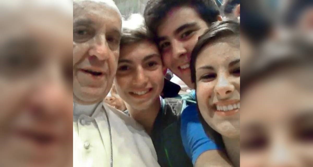 Ovo je prvi selfie s papom Franjom. Nastao je 2013. godine