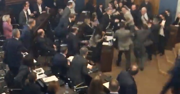 VIDEO Tučnjava u gruzijskom parlamentu, eskaliralo zbog kontroverznog zakona