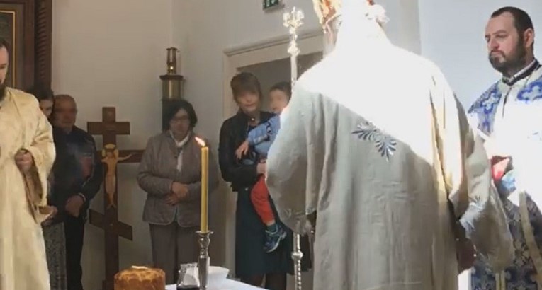 VIDEO U pravoslavnoj crkvi u Pakracu kršili mjeru o zabrani okupljanja