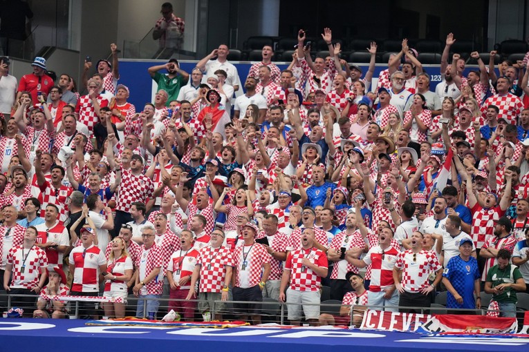 Hrvatski i engleski navijači zajedno su protestirali tijekom utakmice. Evo zbog čega