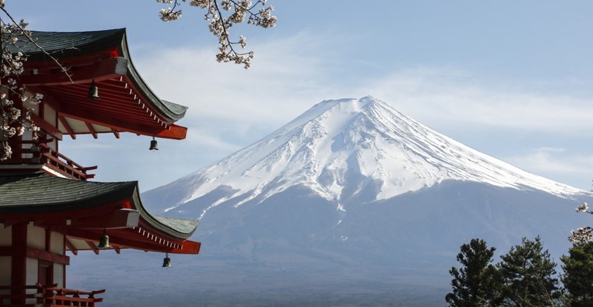 Japan ograničava broj ljudi koji se penju popularnom rutom na Fuji, uvode ulaznice
