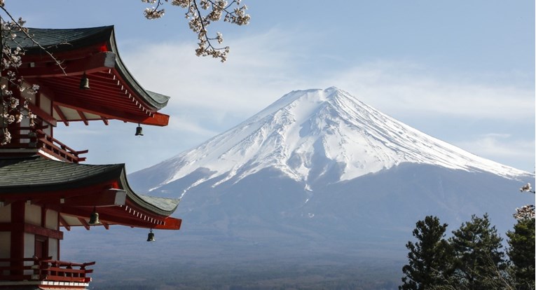 Sve se više ljudi penje na Fuji. Japan uvodi kotizaciju za najpopularniju rutu