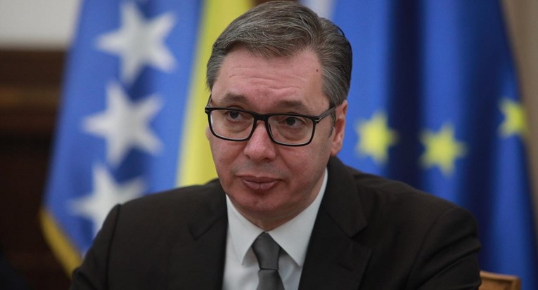 Politico: Vučić mora donijeti tešku odluku