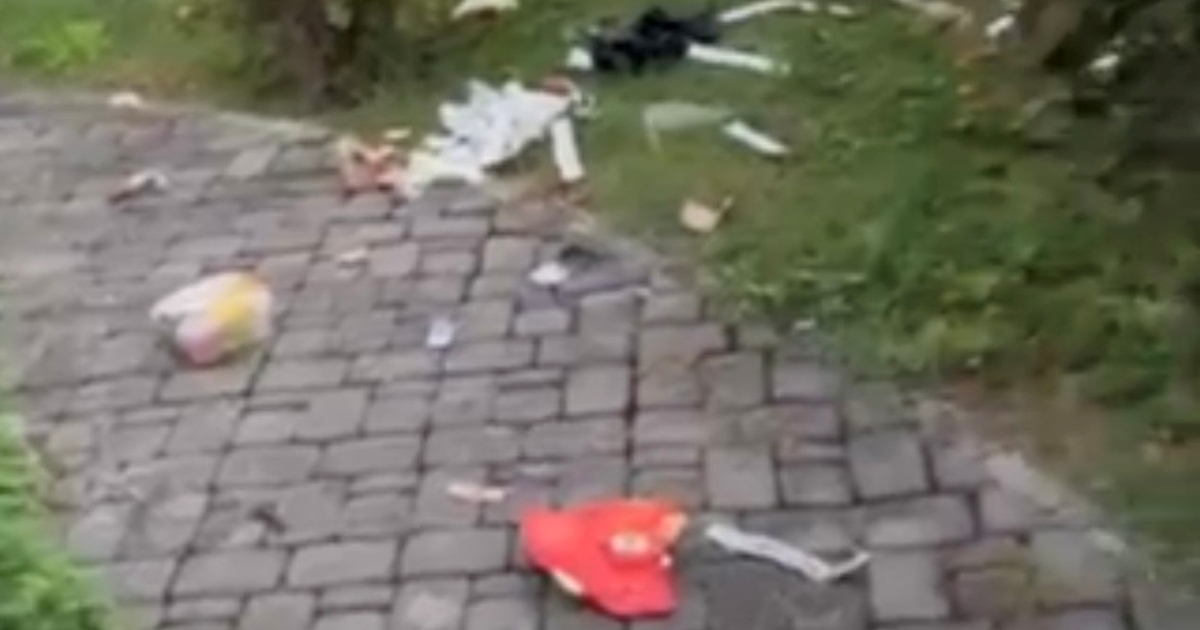 Dvorište gradonačelnika Slavonskog Broda zasuto otpadom. Policija privela muškarca