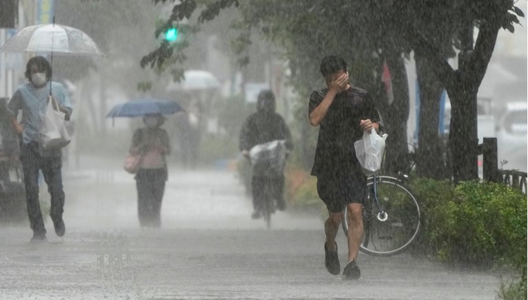 Snažan tajfun hara Japanom. Poginule dvije osobe, oko 90 ih je ozlijeđeno