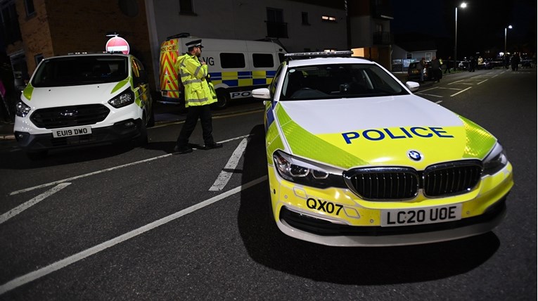 U Liverpoolu taksi eksplodirao pred bolnicom, jedna osoba mrtva. Tri osobe uhićene