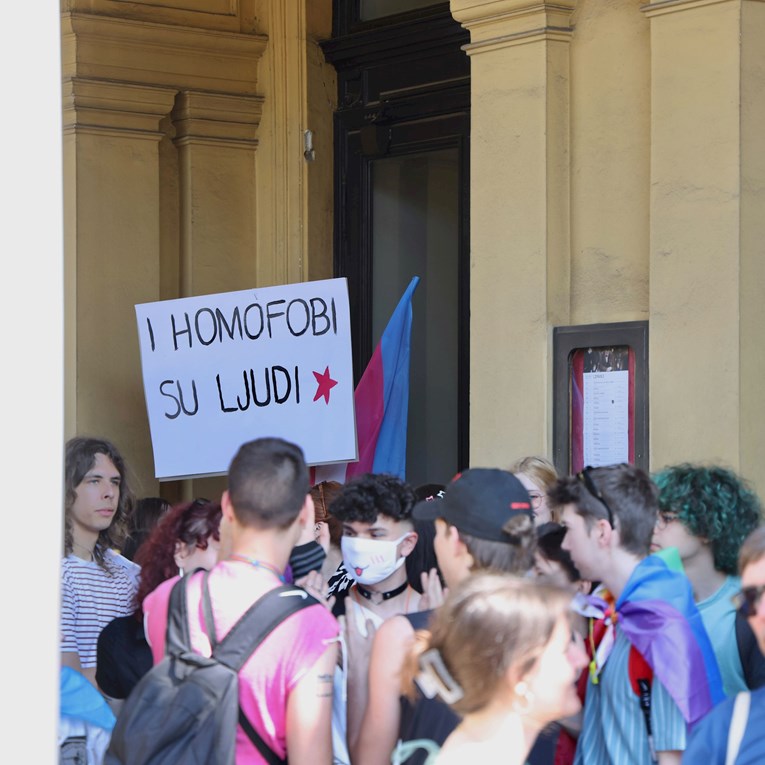 Na Zagreb Prideu jedan transparent posebno je privukao pažnju