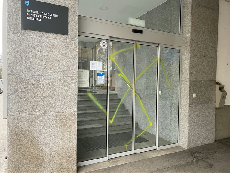 Crtao svastike po zgradi Ministarstva kulture u Ljubljani. Policija ga uhitila