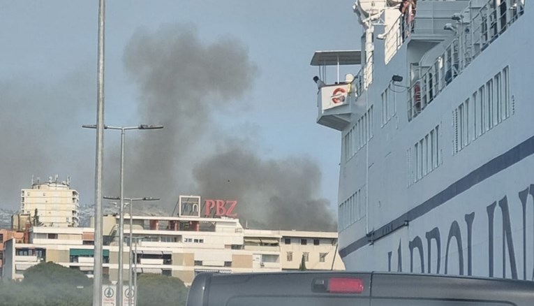 Dva požara u Splitu, gore trava i vozila