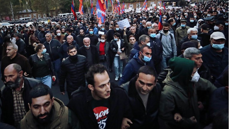 Veliki prosvjedi u Armeniji, traži se premijerova ostavka
