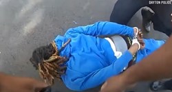 VIDEO Policajci u SAD-u izvukli paraplegičara iz auta i bacili ga na tlo