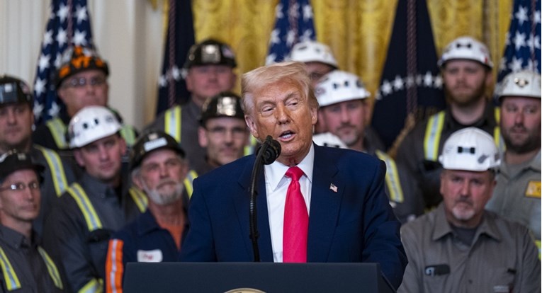 Trump naredio da se svake godine za rad u tvornicama obuči dodatnih milijun radnika