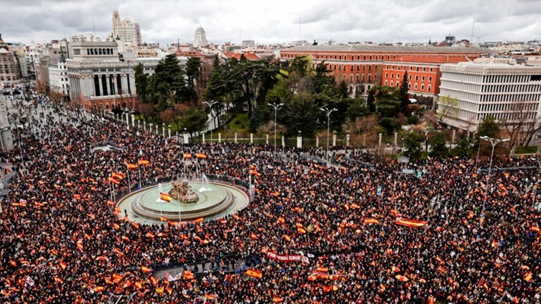 Tisuće u Madridu na prosvjedu protiv premijera koji je oprostio Kataloncima