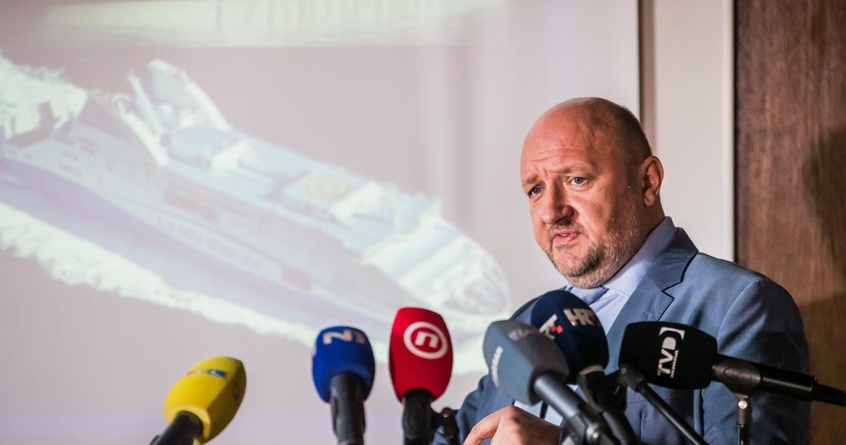 Debeljak plakao na presici. "Mučite me, tucite me, ali radnike ne dirajte"