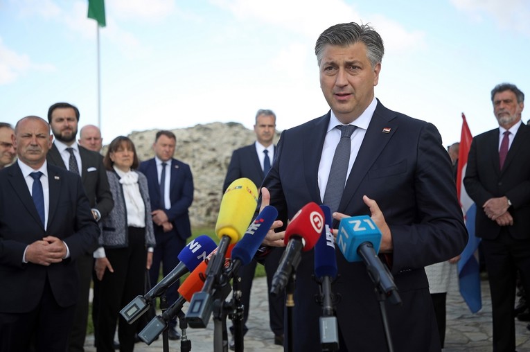 Jandroković i Plenković položili vijence na Oltaru domovine