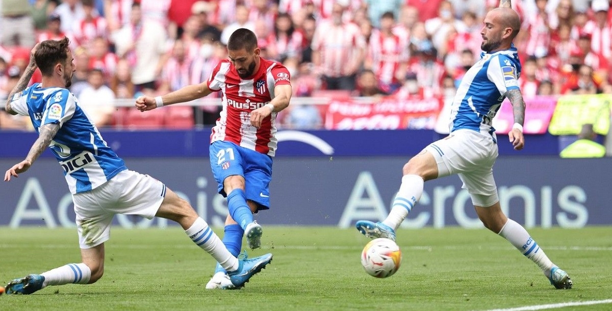 Atletico je u 9. minuti nadoknade imao samo bod i igrača manje. Onda je dosuđen penal