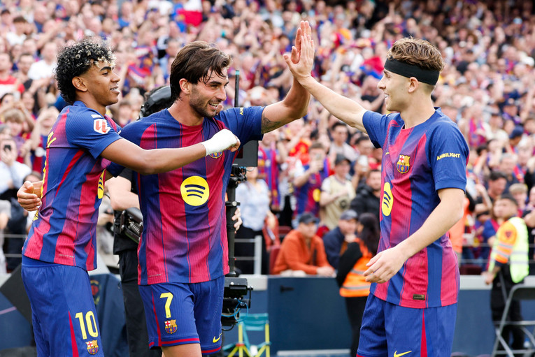 Barcelona sve bliže tituli. Pobjedom u gradskom derbiju pobjegla Realu na +9