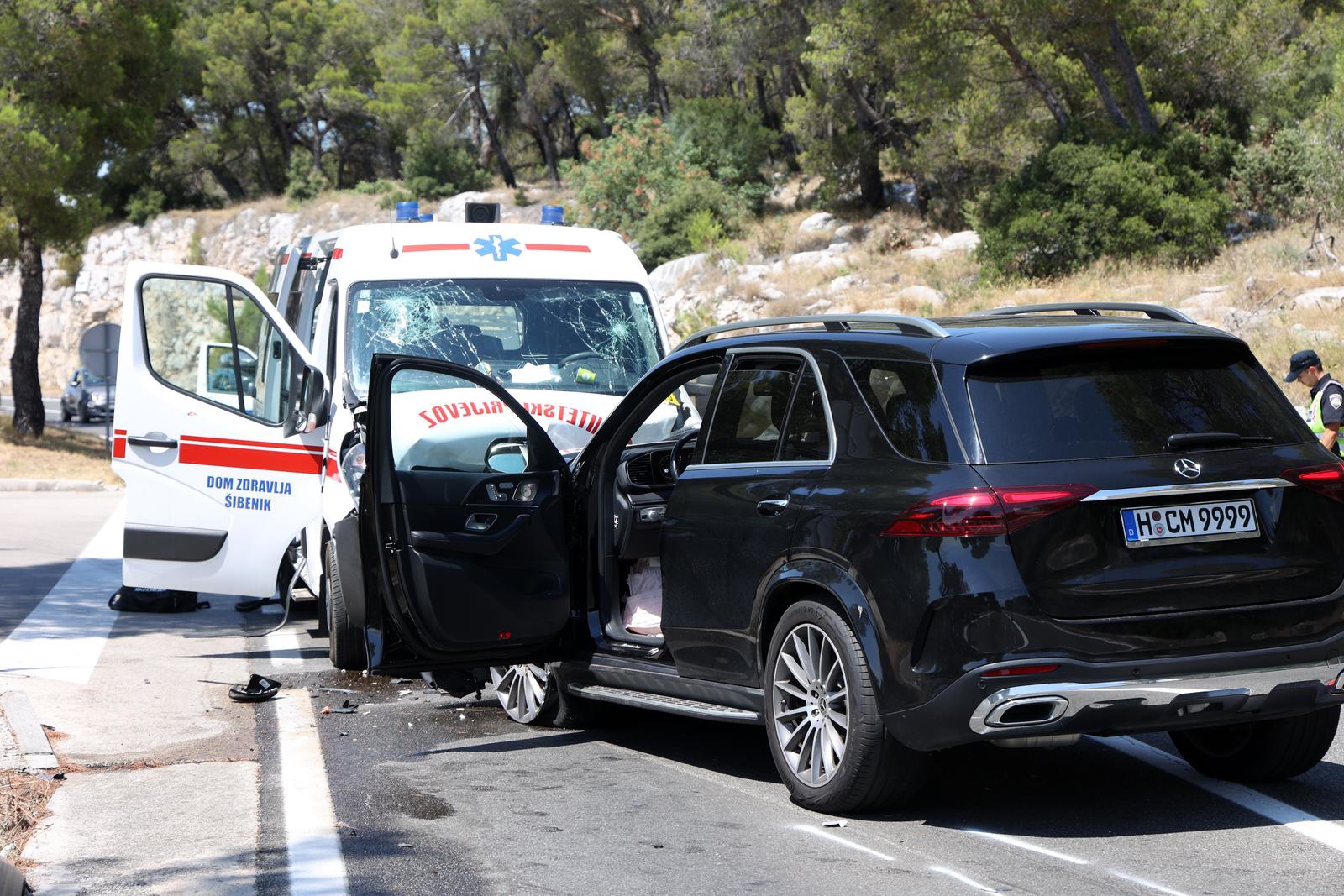 Sudarili se auto i kombi saniteta kod Šibenika, ima više ozlijeđenih