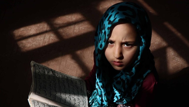 U Afganistanu prodaju djecu kako bi preživjeli