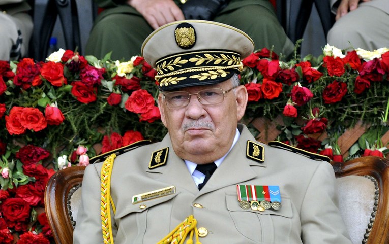 General alžirske vojske kaže da ne želi u politiku