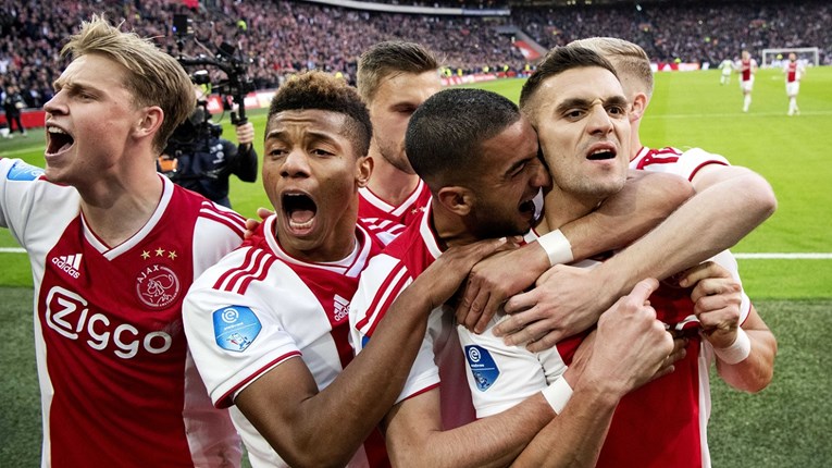 Ajax s igračem manje dobio PSV i spasio prvenstvo