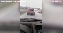 VIDEO Parkirali se ispod nadvožnjaka na autocesti da se zaštite od tuče?
