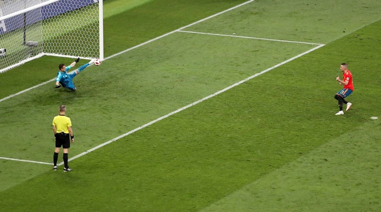 Rusi izradili u zlatu nogu vratara Akinfejeva dok je branio penal