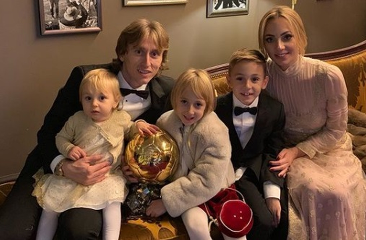 Modrić pokazao kako je s obitelji proslavio Zlatnu loptu